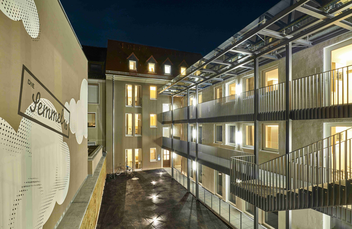 Umbau von Büro- und Werkstattflächen zu Wohnungen für Studenten